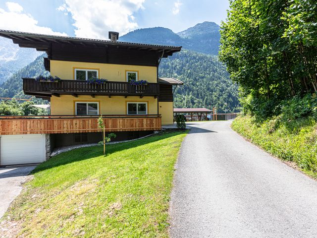 Klamm Lodge